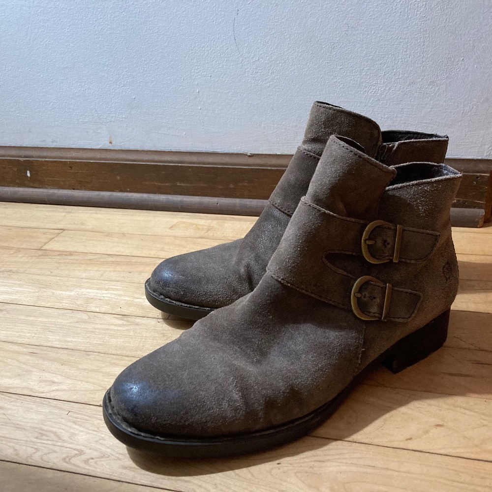 Born ankle boots size 9.5